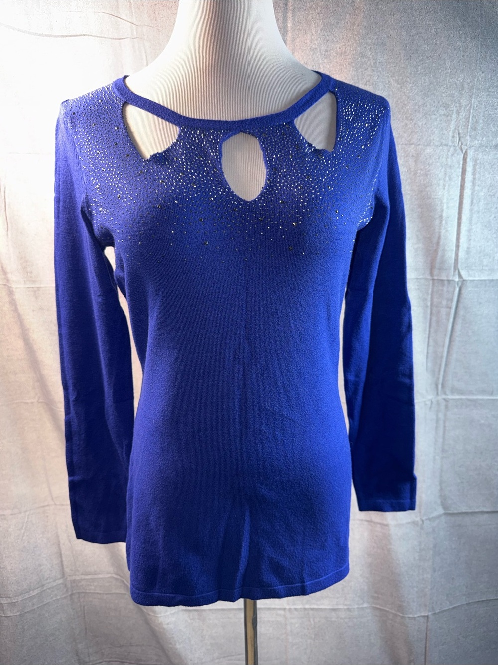 1487-Oliver’s Women’s Blue Long-Sleeve Cutout Knit Top with Embellished Neckline